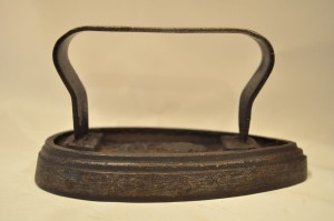 (XIX / XX w) ZABYTKOWE SYGNOWANE (4) ŻELAZKO KUMULACYJNE 