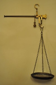 (XIX / XX w) BEZMIAN - ZABYTKOWA WŁOSKA SYGNOWANA WAGA WISZĄCA