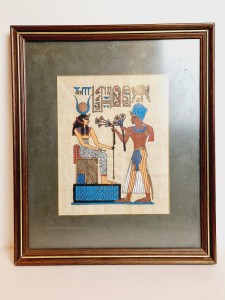 27,5 cm x 32,5 cm / PAMIĄTKA Z EGIPTU - OBRAZ / PAPIRUS W DREWNIANEJ RAMIE