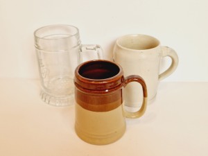 ZESTAW 3 szt. / KOLEKCJONERSKIE KUFLE (1 SZKLANY + 2 KAMIONKOWE)