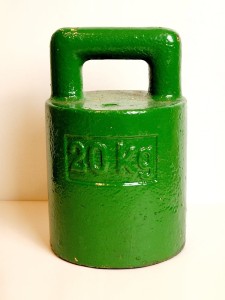 (l. 60 / 70-te XX w) "20 kg" - WIELKI POLSKI ŻELIWNY ODWAŻNIK HANDLOWY