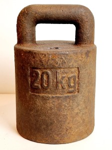 (l. 70 / 80-te XX w) "20 kg" - WIELKI POLSKI ŻELIWNY ODWAŻNIK HANDLOWY