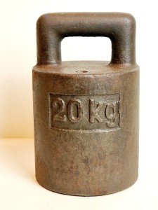 (l. 70 / 80-te XX w) "20 kg" - WIELKI POLSKI ŻELIWNY ODWAŻNIK HANDLOWY