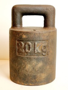 (l. 70 / 80-te XX w) "20 kg" - WIELKI POLSKI ŻELIWNY ODWAŻNIK HANDLOWY