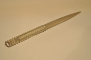 (l. 60 / 70-te XX w) 14,6 cm / 18,6 g - MAŁY POSREBRZANY NÓŻ DO LISTÓW