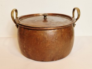 (XIX / XX w) "K.I.B E4" - MASYWNY (1,72 kg / 4,0 l) MIEDZIANY GARNEK Z POKRYWKĄ