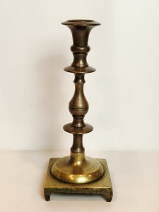 (XIX / XX w) ZABYTKOWY MASYWNY (25,5 cm / 1,34 kg) ŚWIECZNIK Z BRĄZU