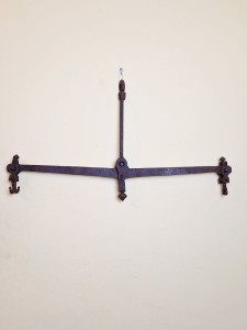 (XVIII / XIX w) ZABYTKOWA MASYWNA (94,5 cm / 2,14 kg) KUTA ŻELAZNA WAGA WISZĄCA