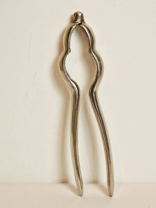 (II poł. XX w) STARY MASYWNY (145 g) ŻELAZNY NIKLOWANY DZIADEK DO ORZECHÓW