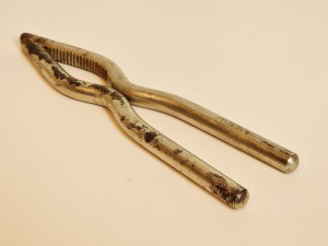 (II poł. XX w) STARY MASYWNY (153 g) ŻELAZNY NIKLOWANY DZIADEK DO ORZECHÓW 