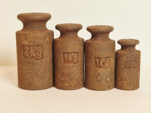 (l. 50 / 60-te XX w) 500 g - 2 kg (4 szt.) STARE ŻELIWNE ODWAŻNIKI HANDLOWE