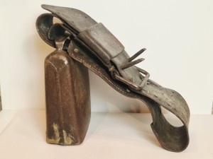 (XIX w) WIELKI (24,5 cm / 3,67 kg) ZABYTKOWY ŻELAZNY DZWON PASTERSKI