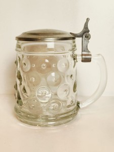 (l. 70 / 80-te XX w) "FV" - MASYWNY (943 g) KUFEL SZKLANY Z CYNOWĄ POKRYWKĄ