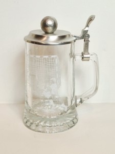 "PIŁKA NOŻNA" / FUTBOL - KOLEKCJONERSKI KUFEL SZKLANY Z CYNOWĄ POKRYWKĄ