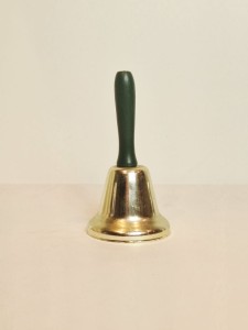 (l. 80 / 90-te XX w) STARY DZWONEK STOJĄCY Z DREWNIANĄ RĄCZKĄ