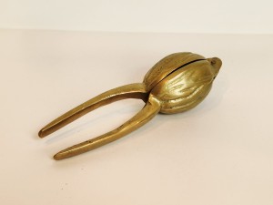 (l. 60 / 70-te XX w) STARY MASYWNY (318 g) MOSIĘŻNY DZIADEK DO ORZECHÓW