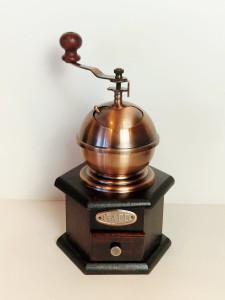 "CAFE" - STARY STYLIZOWANY KOLEKCJONERSKI MŁYNEK DO KAWY - NIEUŻYWANY