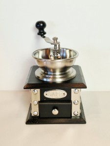 "CAFE" - STARY STYLIZOWANY KOLEKCJONERSKI MŁYNEK DO KAWY - NIEUŻYWANY