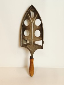 (l. 50 / 60-te XX w) POLSKA / STARA SYGNOWANA PODSTAWKA POD ŻELAZKO