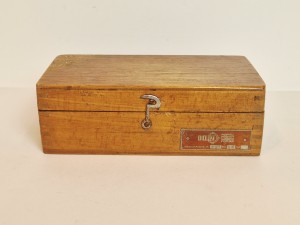 (1976) POZNAŃ / STARE PUDEŁKO - ETUI DO ODWAŻNIKÓW LABORATORYJNYCH