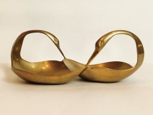 (II poł XX w) INDIE / "ŁABĘDZIE" (19,5 cm / 324 g) MOSIĘŻNY KOSZYK PATERKA