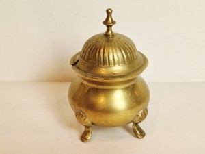 (II poł. XX w) MASYWNA (12,3 cm / 289 g) MOSIĘŻNA CUKIERNICA Z POKRYWKĄ