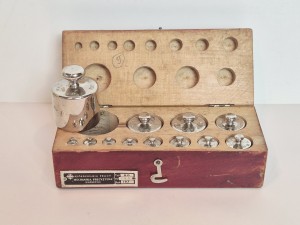 (l. 70-te XX w) WARSZAWA / 1 g - 500 g (12 szt.) ODWAŻNIKI LABORATORYJNE