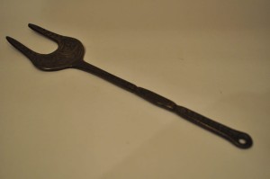 (I poł. XX w) ZABYTKOWY MASYWNY WIDELEC Z BRĄZU